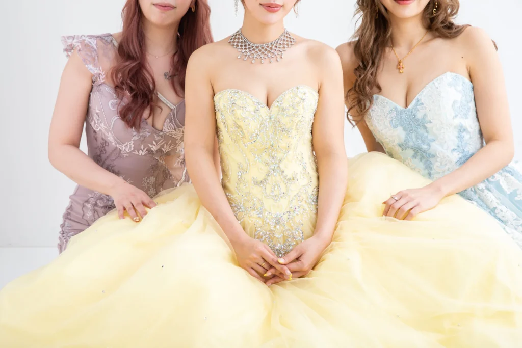 低身長のキャバ嬢に似合うドレス・ヒールの選び方